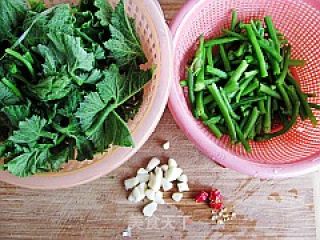 Stir-fried Pumpkin Seedlings recipe