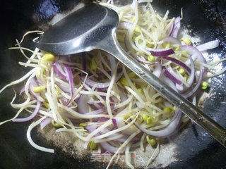 Fried Soy Sprouts with Purple Onion recipe