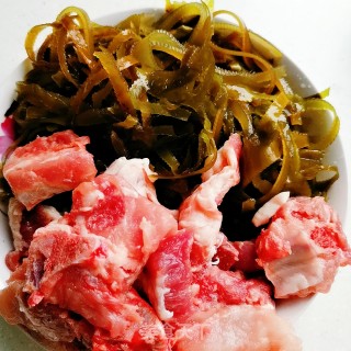 Seaweed Pork Ribs Soup recipe