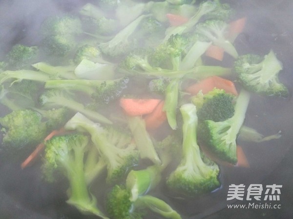 Mixed Broccoli Fungus recipe