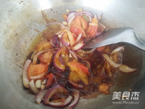 Fried Noodles with Black Rice Water and Noodles recipe