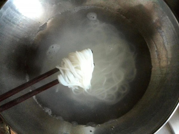 Boil Yunnan Rice Noodles recipe