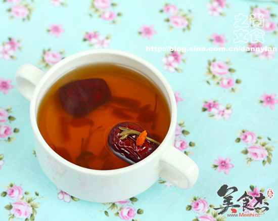 Honeysuckle and Red Date Tea recipe