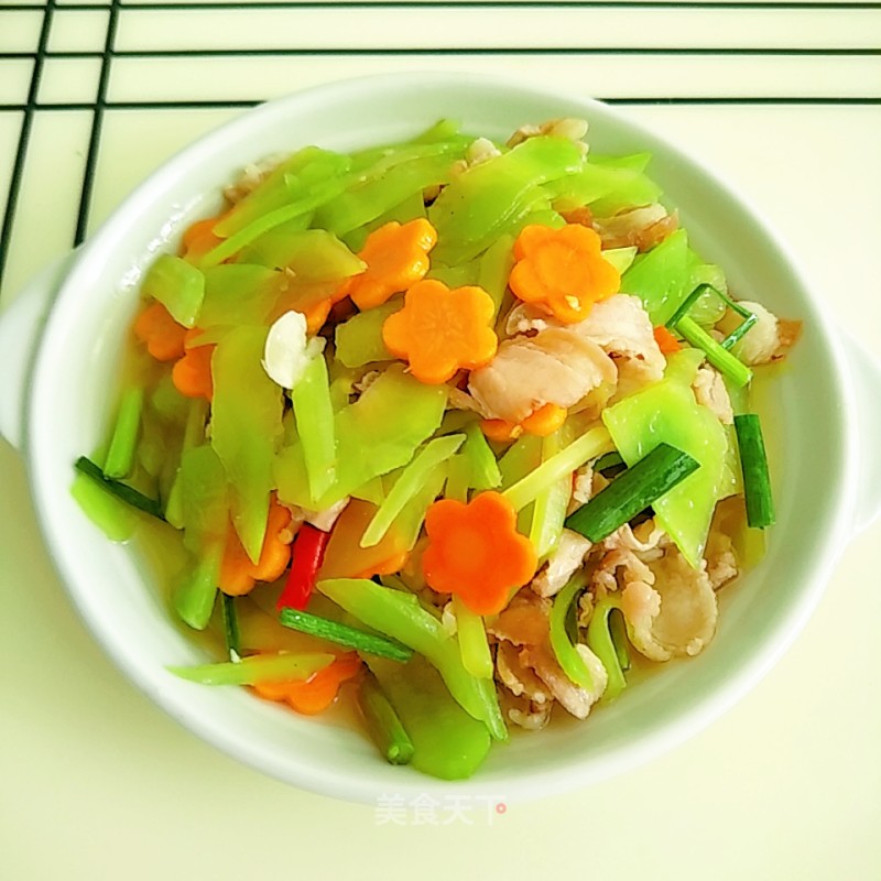 Stir-fried Green Bamboo Shoots and Carrot Slices recipe