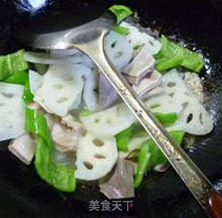 Stir-fried Lotus Root with Green Pepper Pork Belly recipe