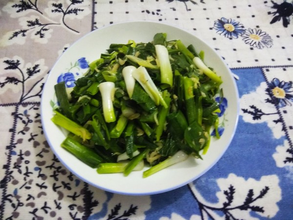 Stir-fried Green Garlic with Shrimp Skins recipe