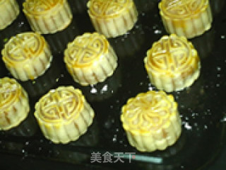 Pineapple Lotus Paste Mooncake recipe