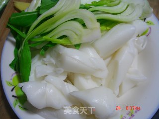 Fish Skin Dumplings with Egg and Boiled Rice Roll recipe