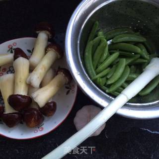 Stir-fried Matsutake with Sweet Beans recipe