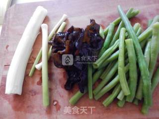 Long Bean Stir-fried Fungus recipe