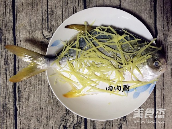 Traditional Cantonese Cuisine: Steamed Golden Pomfret Meat Chef recipe