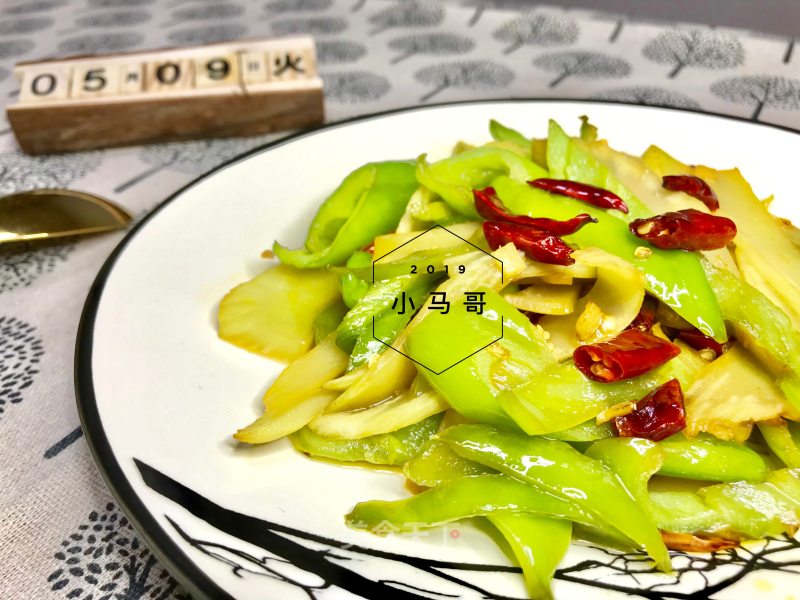 Stir-fried Bamboo Shoots with Green Pepper recipe