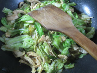 Stir-fried Beef Cabbage with Chicken Breast recipe