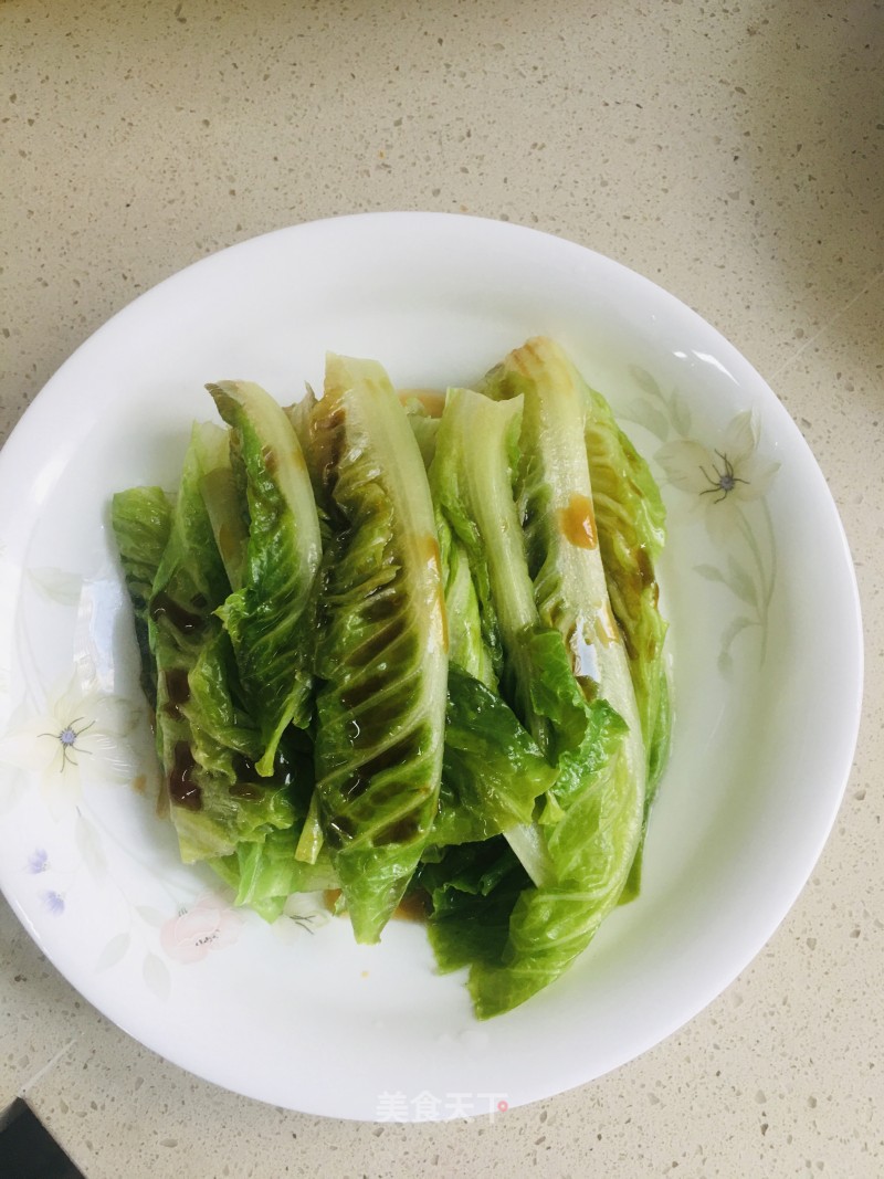 Steamed Fish and Soy Sauce Drizzled with Lettuce recipe