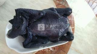 Stewed Black-bone Chicken with Beiqi and Red Dates recipe