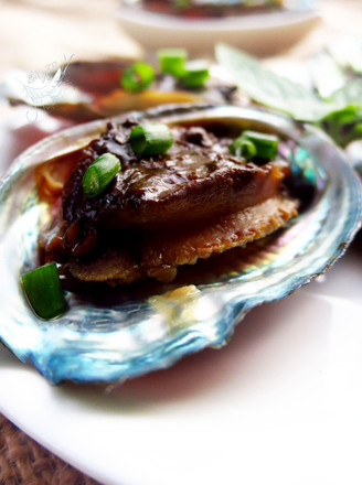 Steamed Abalone with Hou Zhu Sauce