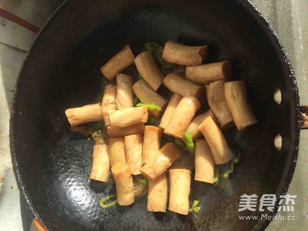 Stir-fried Vegetarian Chicken Sausage with Hot Peppers recipe