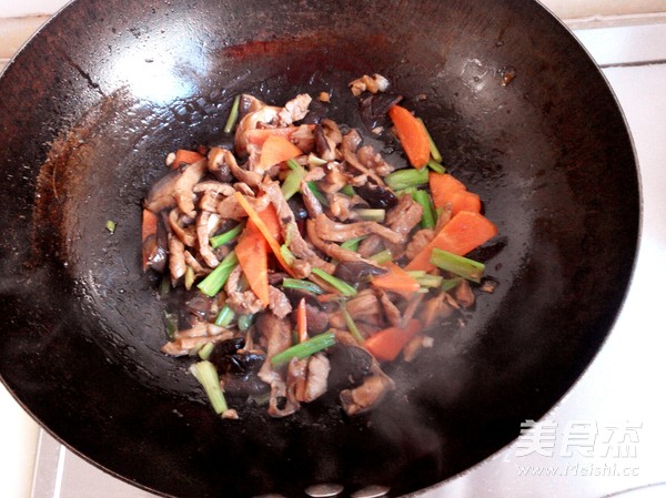 Stir-fried Pork with Mushrooms recipe