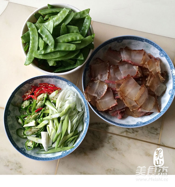 Fried Pea Slices with Qiangshan Old Bacon recipe