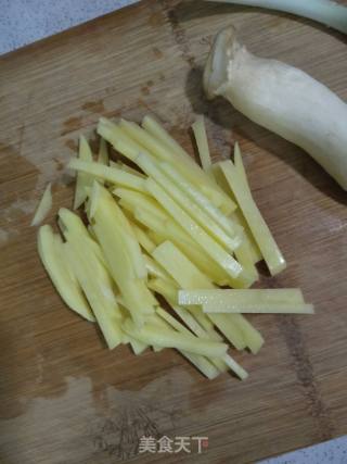 Stir-fried Shredded Potatoes with Celery recipe