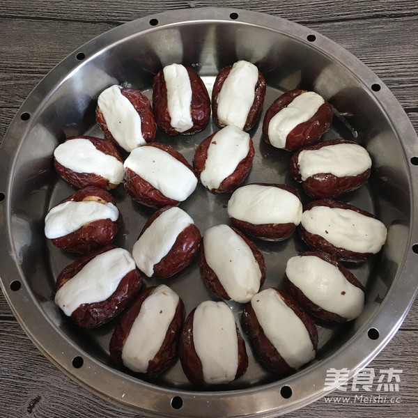 Apple Stuffed Glutinous Rice Dates recipe