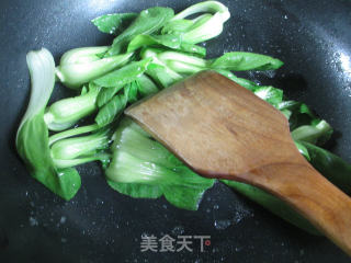 Crispy Fish Skin Shrimp Dumplings with Green Vegetables and Potato Noodles recipe