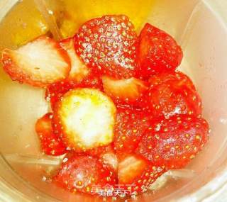 Strawberry Lemon Sauce Sponge Cake recipe