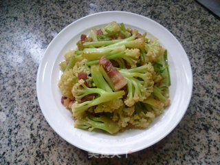 Stir-fried Cauliflower with Celery and Dried Pork recipe