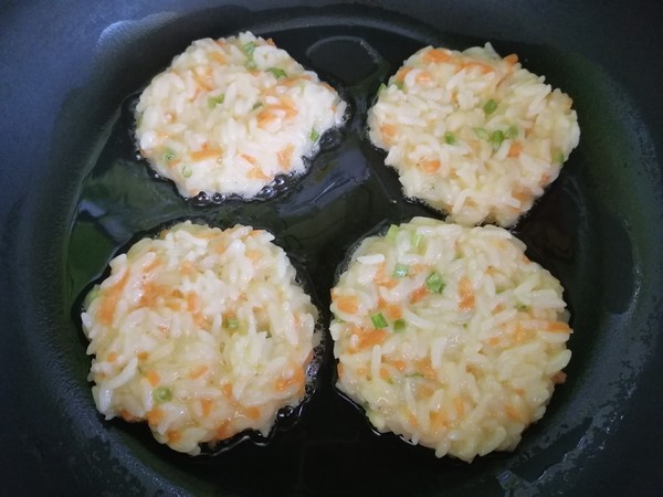 Pan-fried Rice Cracker with Egg recipe