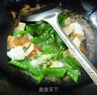 Stir-fried Snow Peas with Fragrant Dried Shrimp Balls recipe