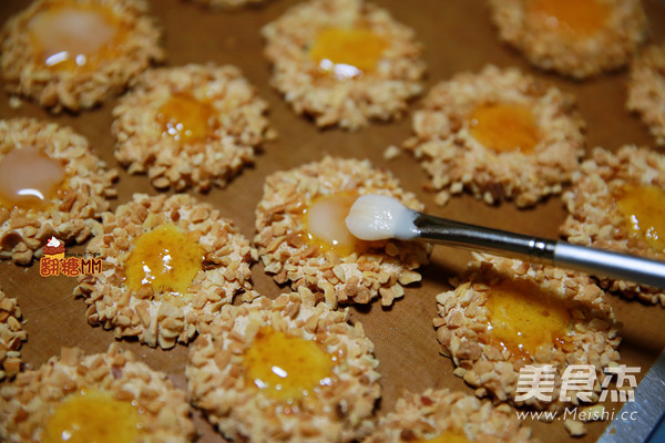 Apricot Jam Mirror Biscuits recipe