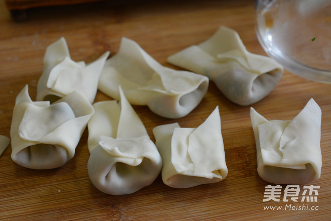 Eat A Bowl of Shepherd's Purse Wontons and Enjoy The Taste of The Sun recipe