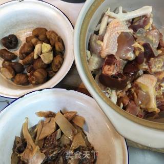 Stewed Chicken with Cuttlefish and Chestnut recipe