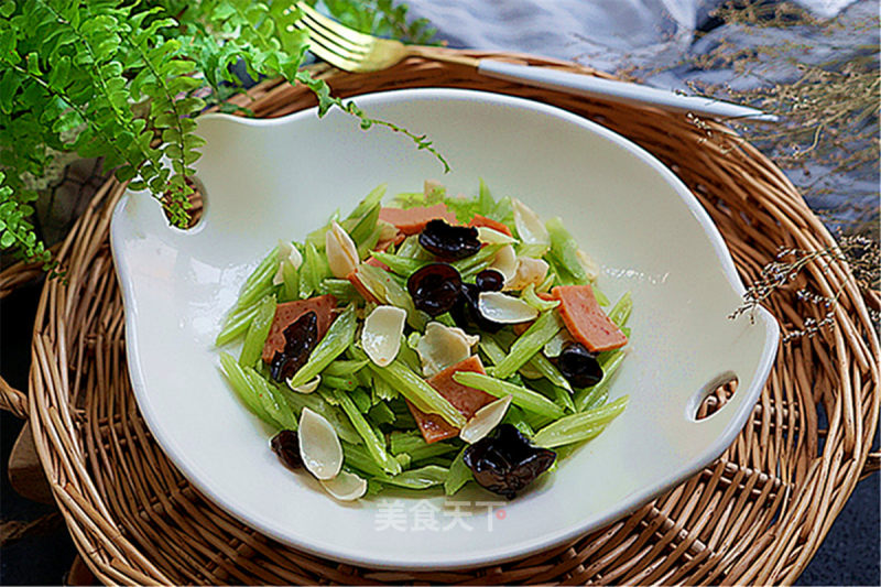Stir-fried Lily with Celery Ham recipe