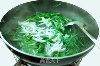 Stir-fried Whitebait with Leek recipe