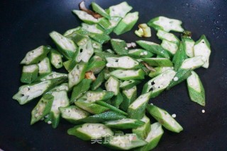 Scrambled Eggs with Okra recipe