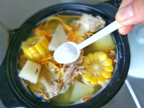 Corn and Radish Fan Bone Soup recipe