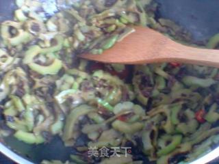 Stir-fried Bitter Gourd with Pickles recipe