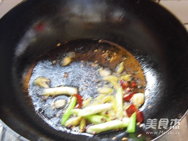 Stir-fried Duck with Wild Pepper recipe