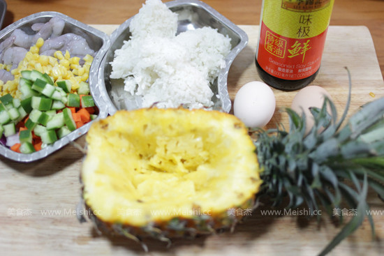 He Xinchun Pineapple Fried Rice recipe