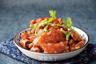 Finger-sucking Fermented Bean Curd and Peanut Stewed Trotters recipe