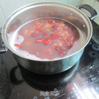 Lotus Seed, Red Dates and Longan Soup recipe