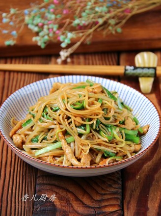 Rice Noodles with Chives and Shredded Pork recipe