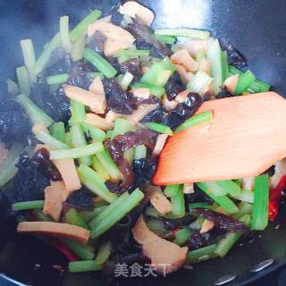 Stir-fried Celery Fungus recipe