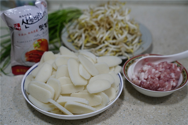 Fried Rice Cakes with Kimchi Minced Pork recipe