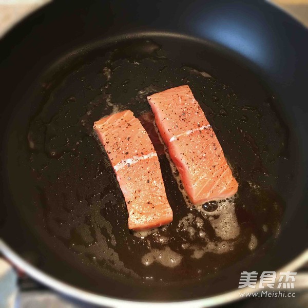 Salmon with Red Wine Sauce recipe