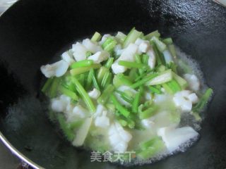 Stir-fried Cuttlefish with Celery recipe