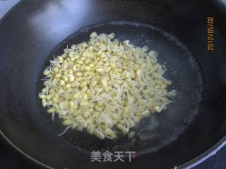 Soy Bean Sprouts Mixed with Diced Lettuce recipe