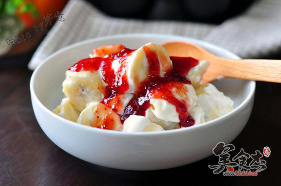 Yogurt Banana with Strawberry Jam recipe