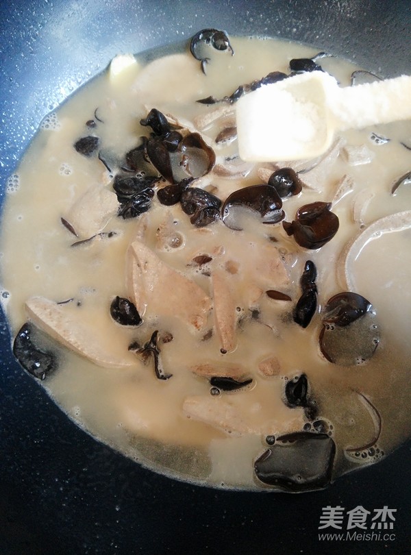 Fungus and Pork Liver Soup recipe